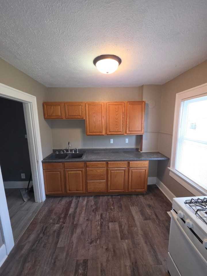 1620 Gummer Ave - Photo 6 of 16