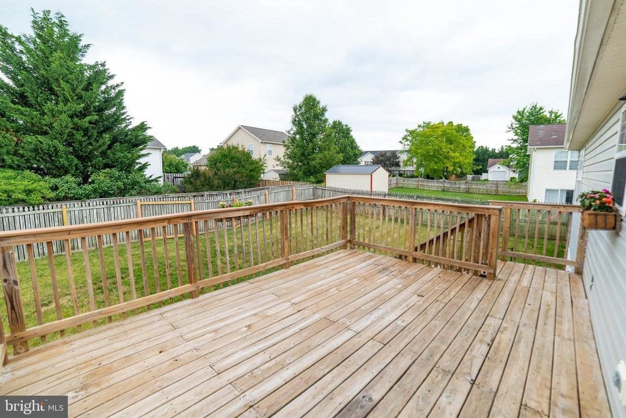 28 Roger Ct - Photo 4 of 17