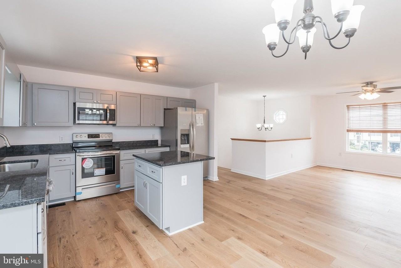 28 Roger Ct - Photo 5 of 17