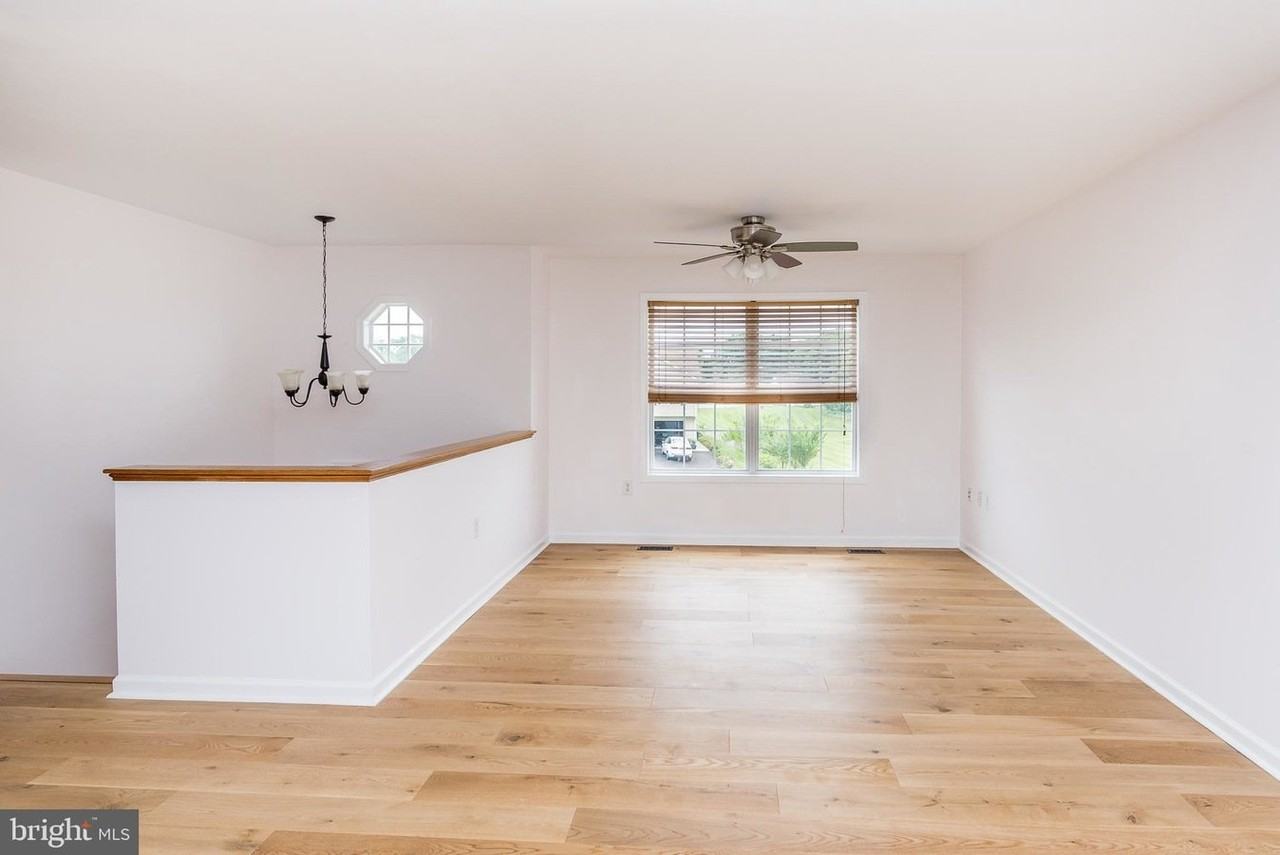 28 Roger Ct - Photo 7 of 17