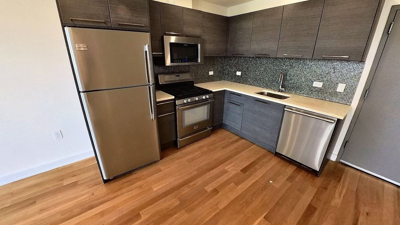 11-15 Broadway #3Q - Photo 2 of 7