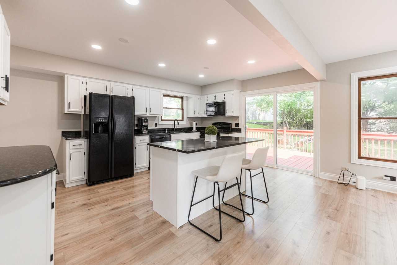 101 S Lily Lake Rd - Photo 4 of 19