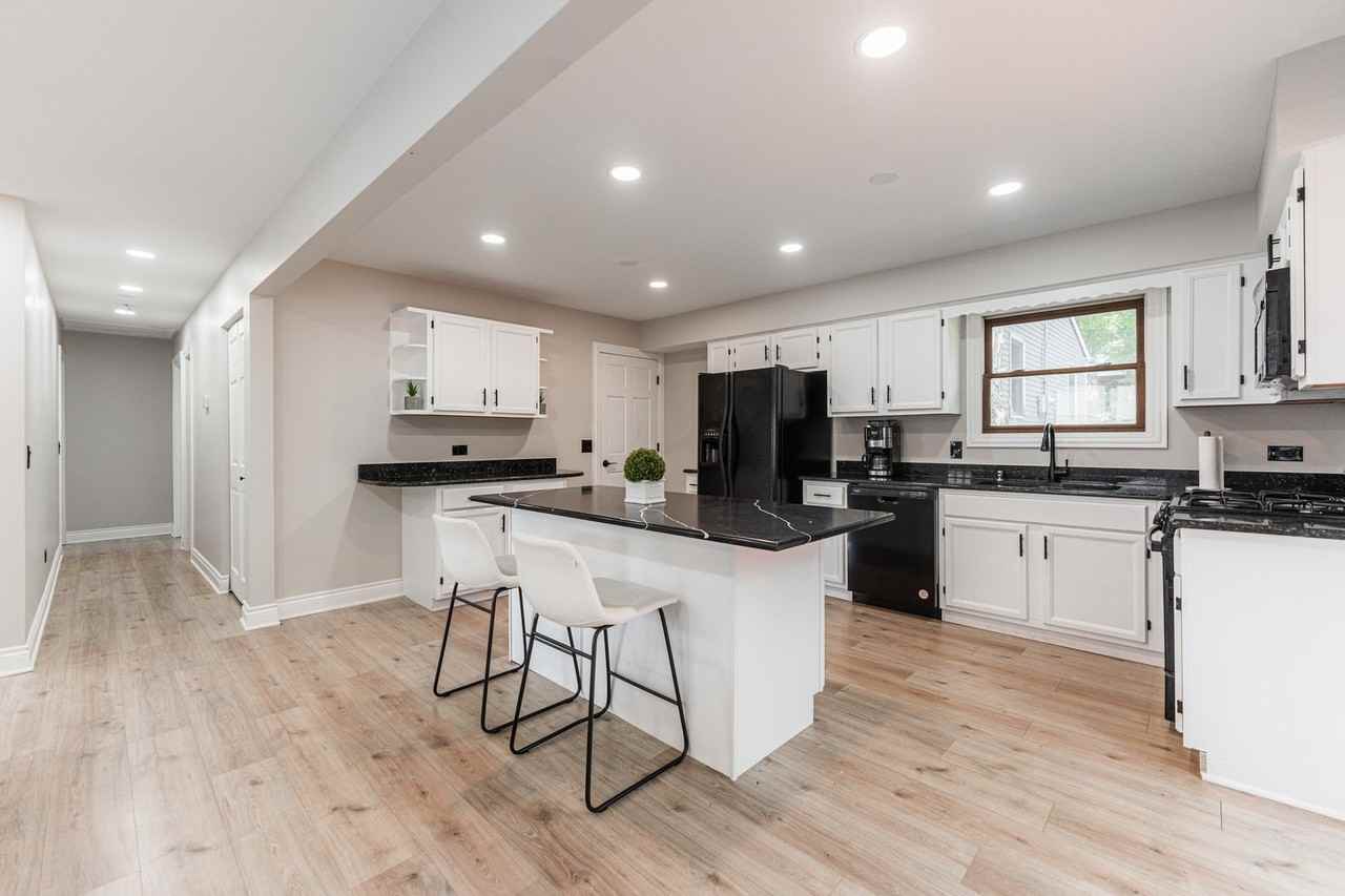 101 S Lily Lake Rd - Photo 5 of 19