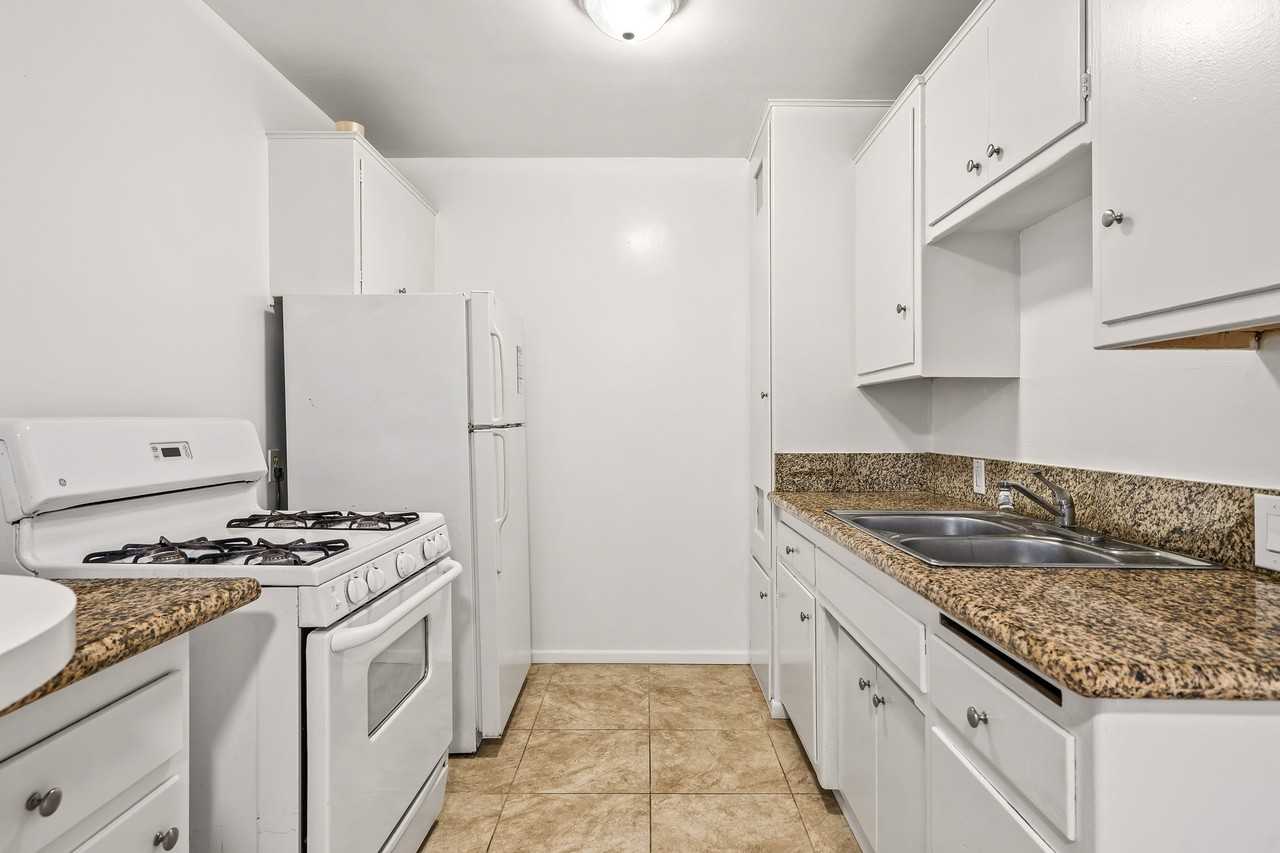 826 S Grand View St #1 - Photo 3 of 21