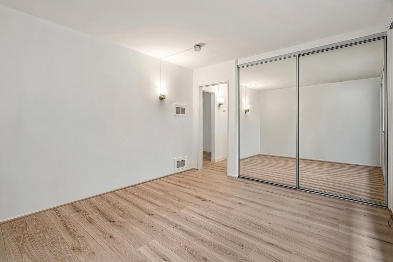 826 S Grand View St #1 - Photo 5 of 21
