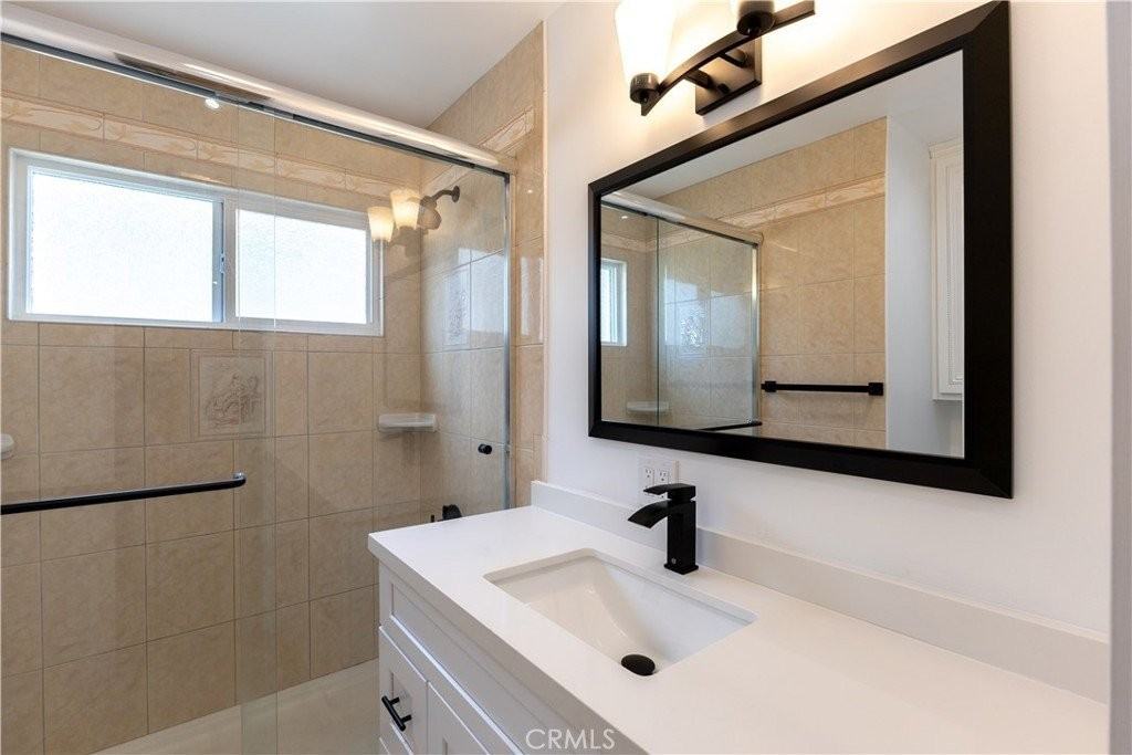 15815 Silvergrove Dr - Photo 3 of 20