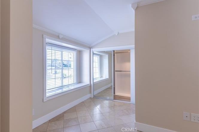 15815 Silvergrove Dr - Photo 4 of 20