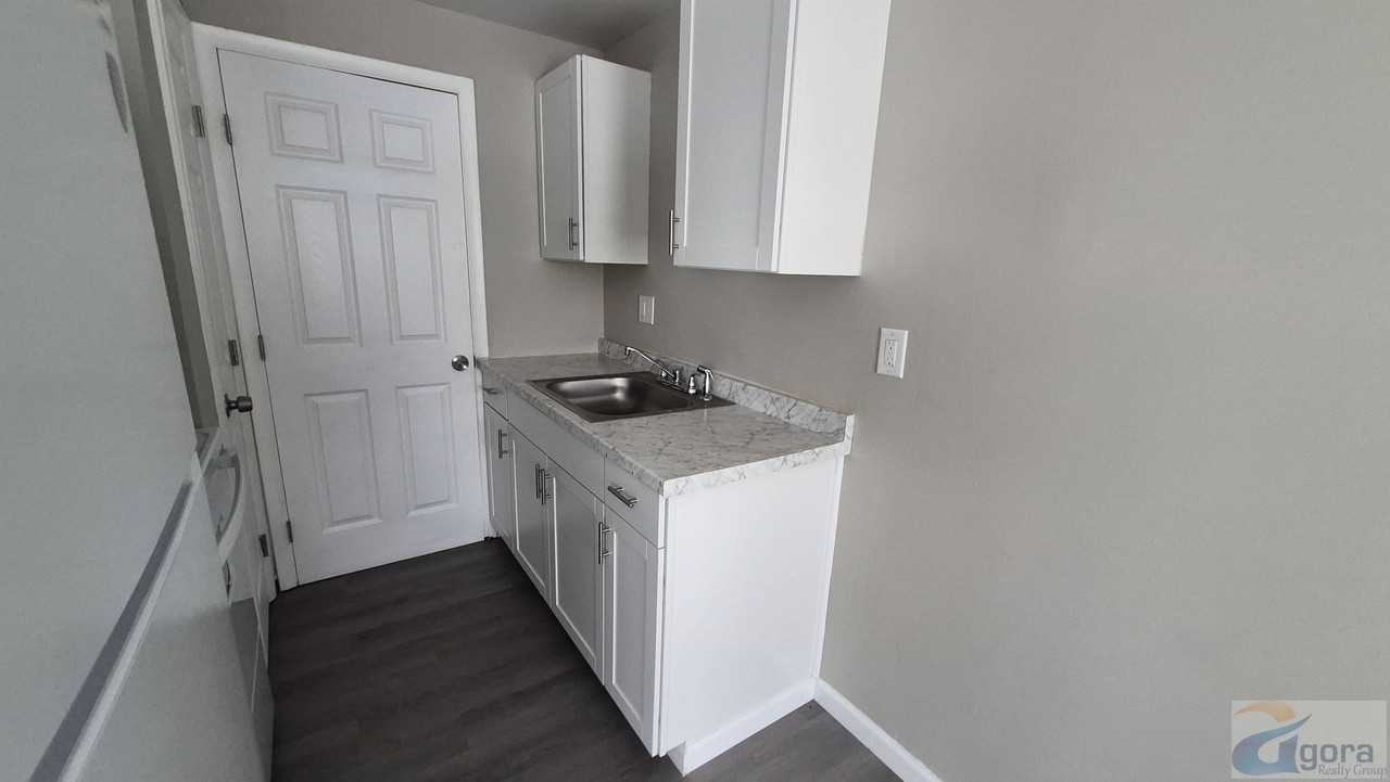 2305 Wyoming St #B - Photo 6 of 16
