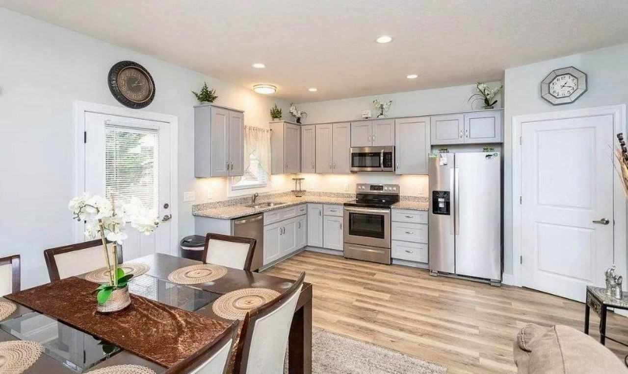 2664 Greenport Dr - Photo 3 of 20