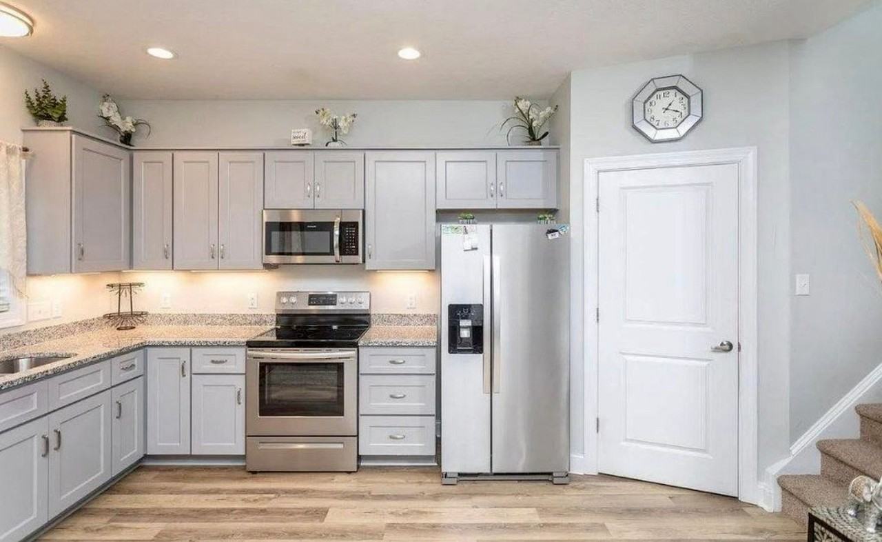 2664 Greenport Dr - Photo 4 of 20