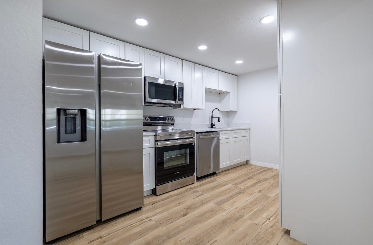 511 Carr St - Photo 2 of 10