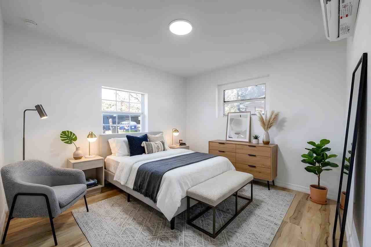 511 Carr St - Photo 7 of 10