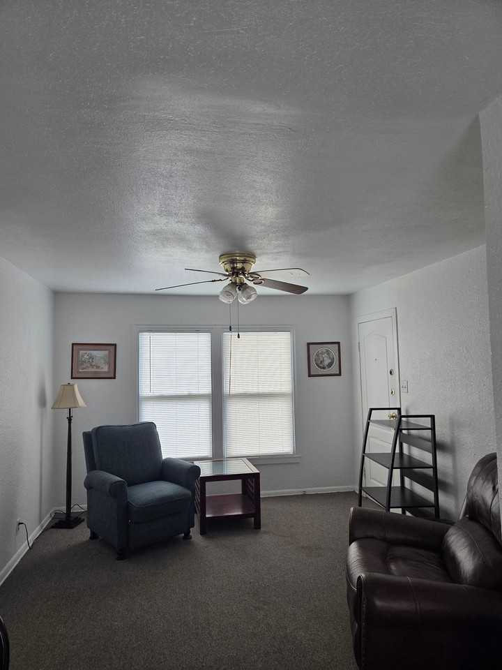 641 Robinson St #4 - Photo 6 of 7