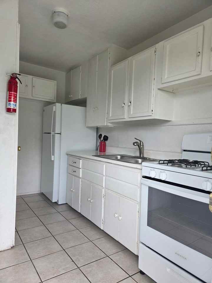 641 Robinson St #4 - Photo 7 of 7
