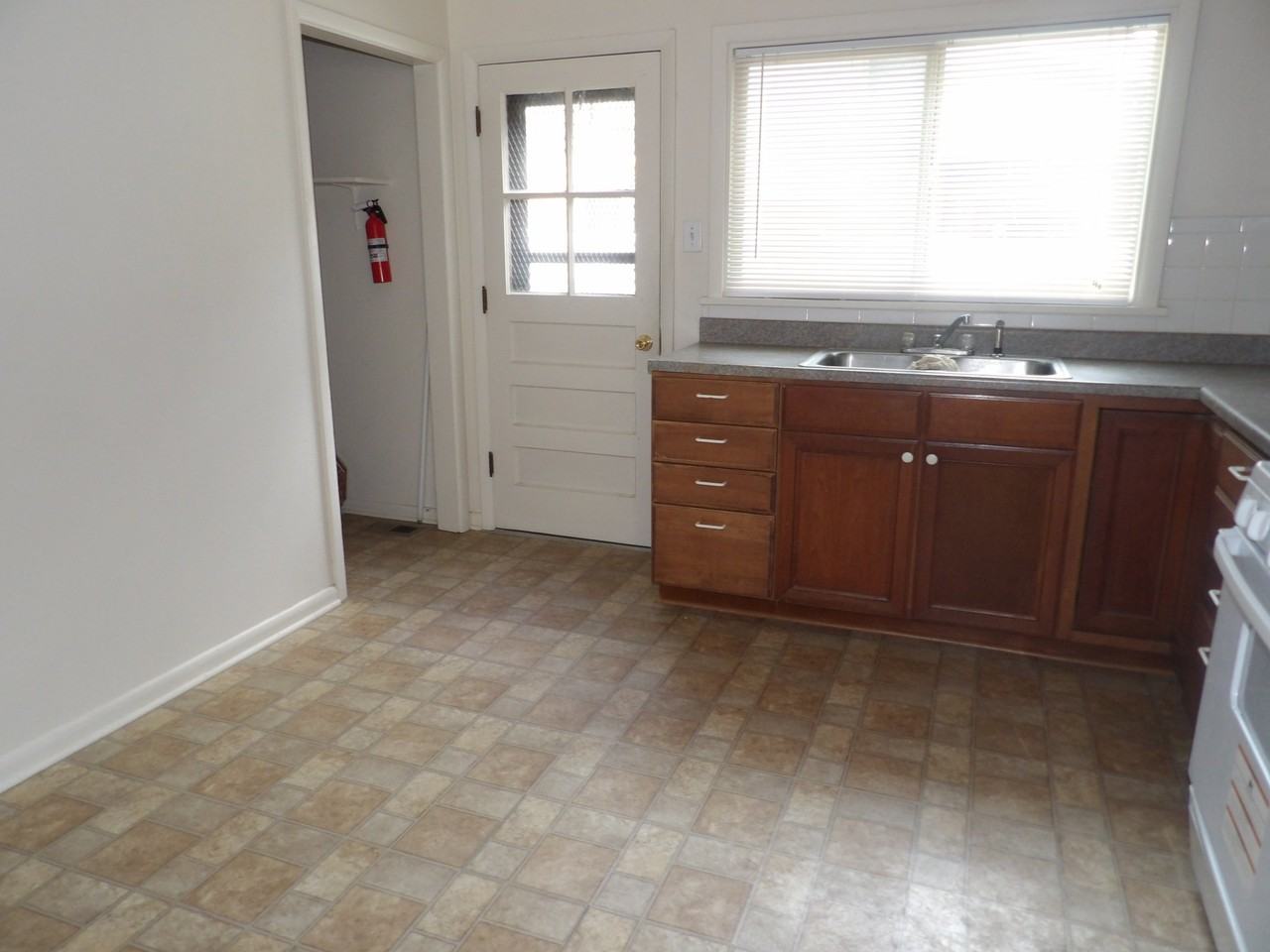 1501 N Cedar St - Photo 5 of 20