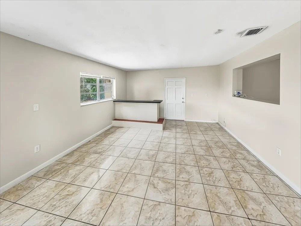 1271 Nw 196th St ##Fl - Photo 4 of 6