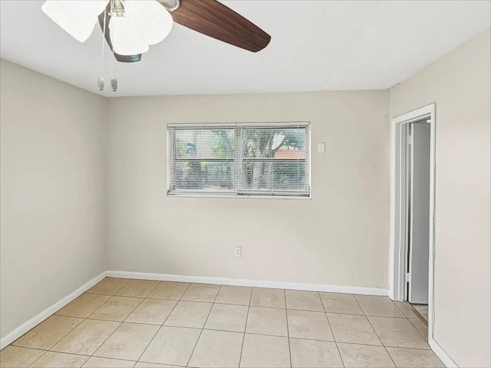 1271 Nw 196th St ##Fl - Photo 5 of 6