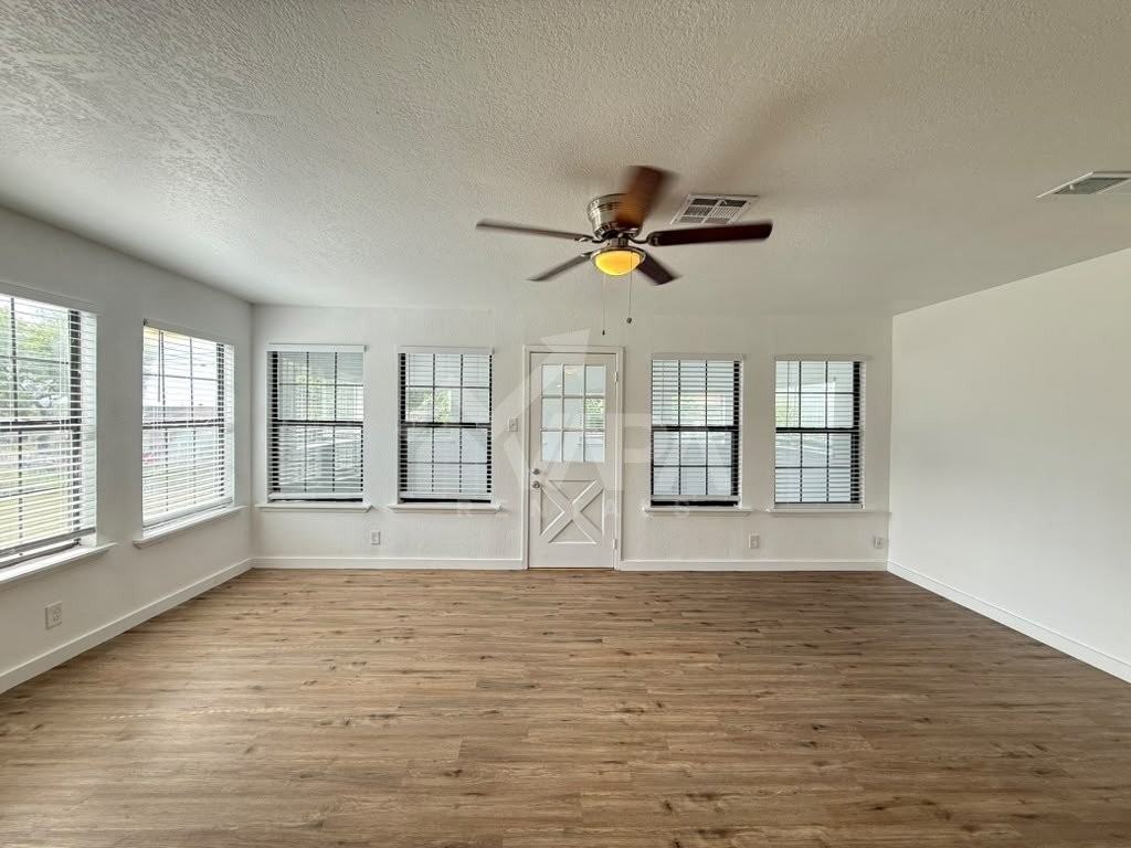 415 Solar Dr - Photo 6 of 17