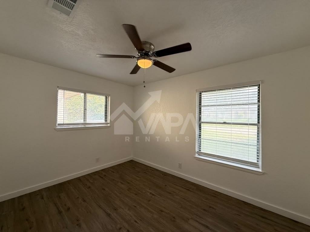 415 Solar Dr - Photo 7 of 17