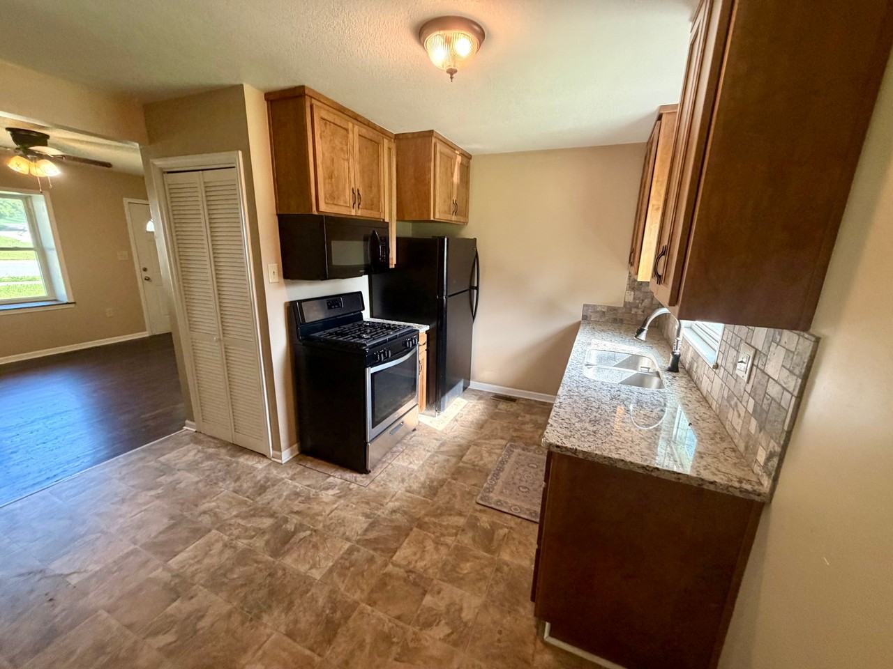 600 N 82nd St - Photo 5 of 11
