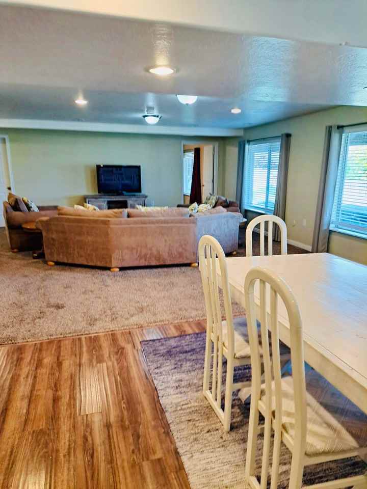 334 W Shadow Ridge Dr - Photo 3 of 18