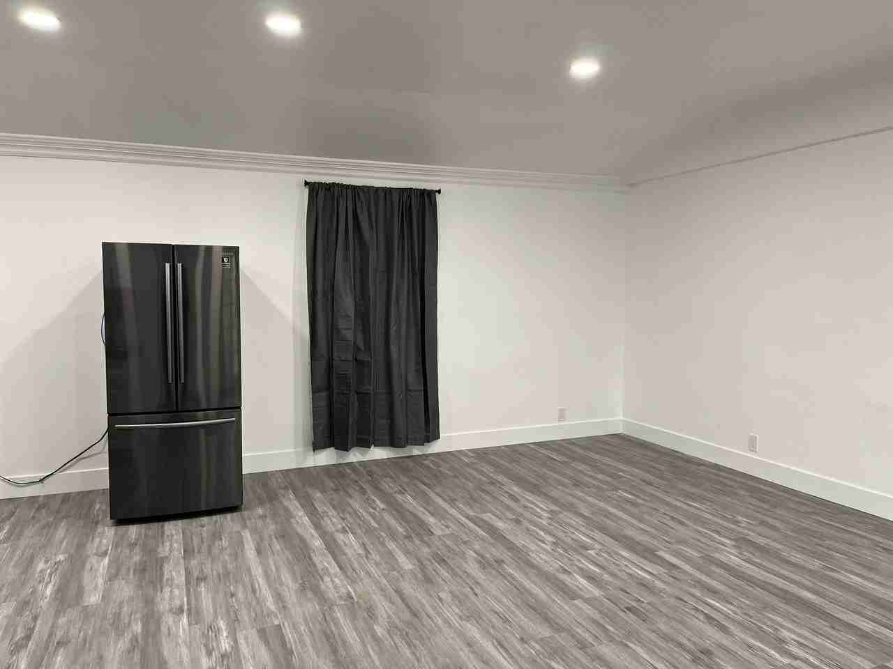 452 N Alexander St - Photo 3 of 6