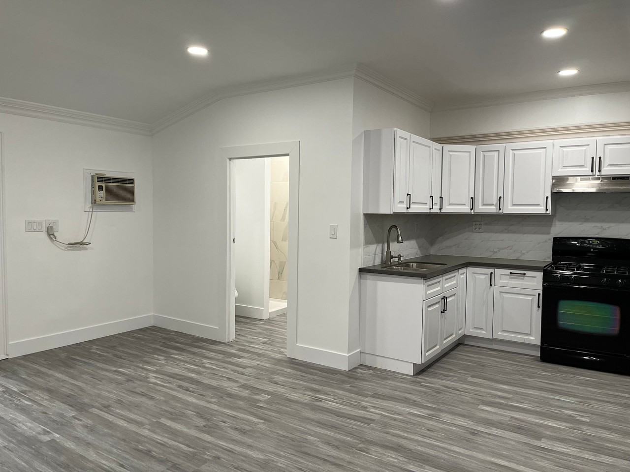 452 N Alexander St - Photo 4 of 6