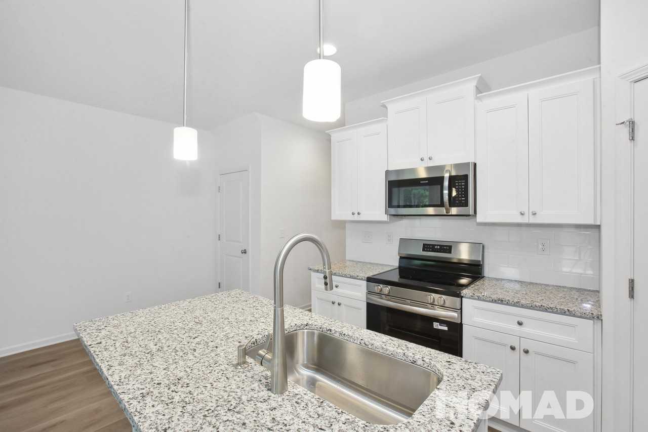 2113 Gemway Dr - Photo 5 of 16
