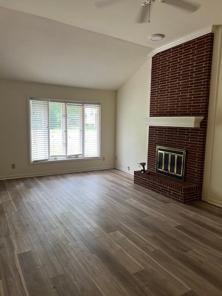 5821 Lowell St - Photo 5 of 23