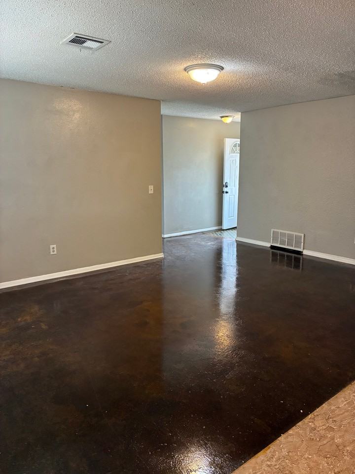 1013 Nw 25th St - Photo 2 of 19