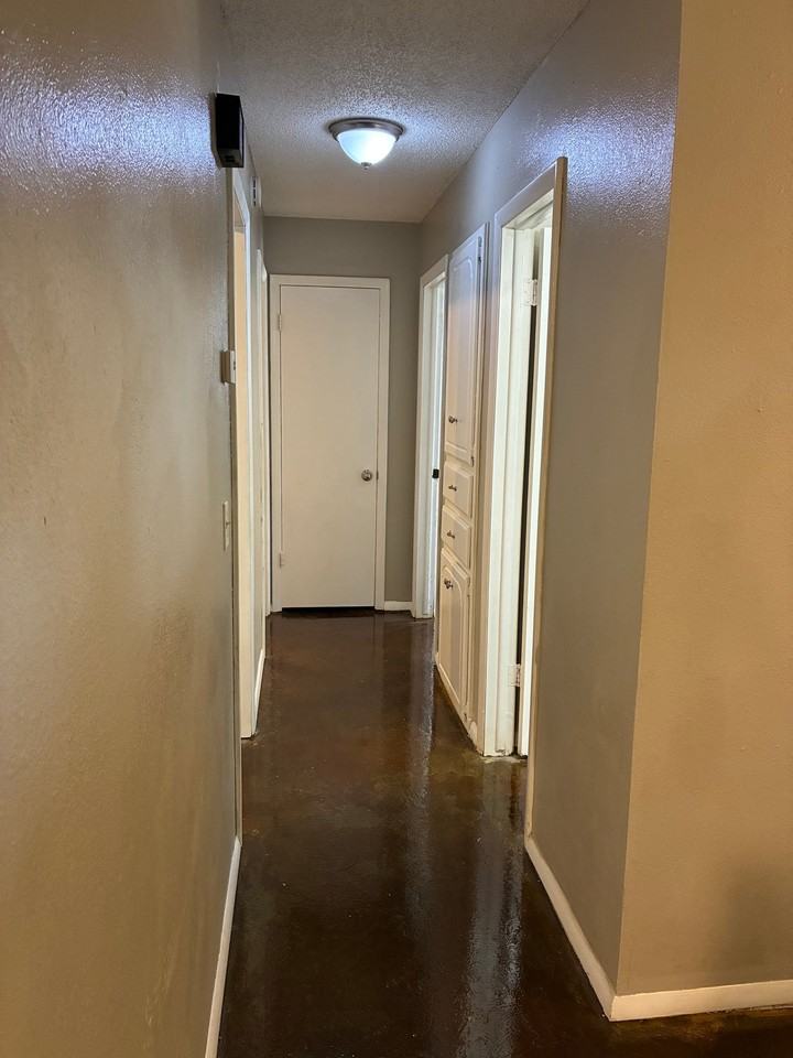 1013 Nw 25th St - Photo 7 of 19