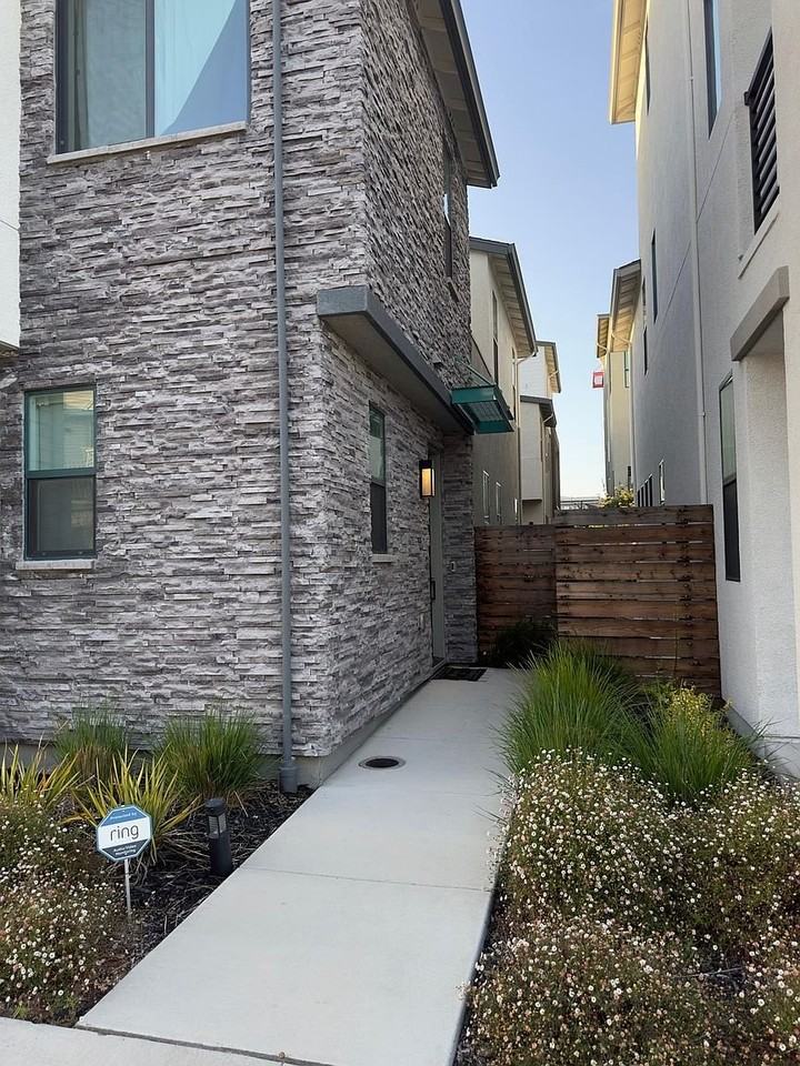 5661 Beale Ave - Photo 3 of 10