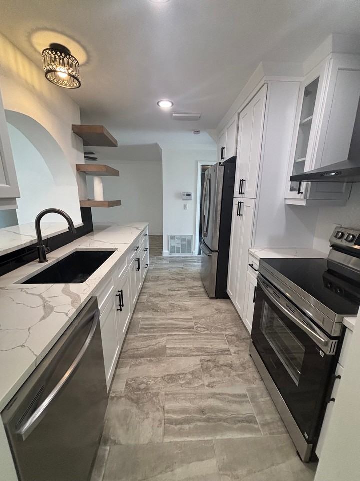 6060 Denver St Ne - Photo 4 of 13