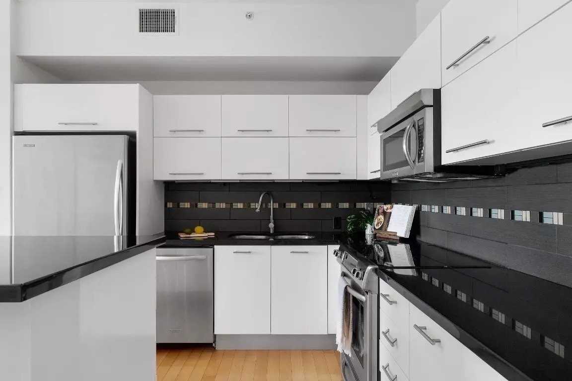 603010 Davis St - Photo 2 of 15