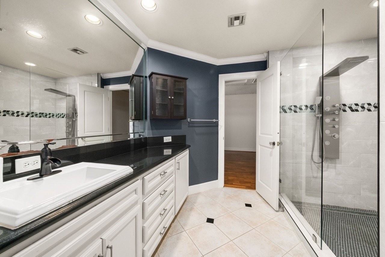 112032 Texas Ave - Photo 2 of 9