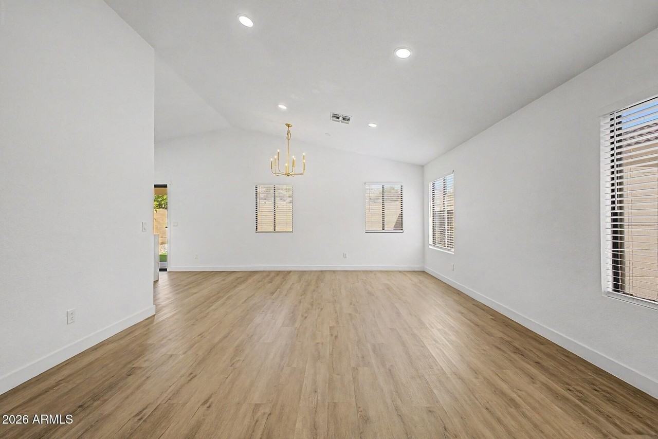 16813 N 113th Ave - Photo 5 of 31
