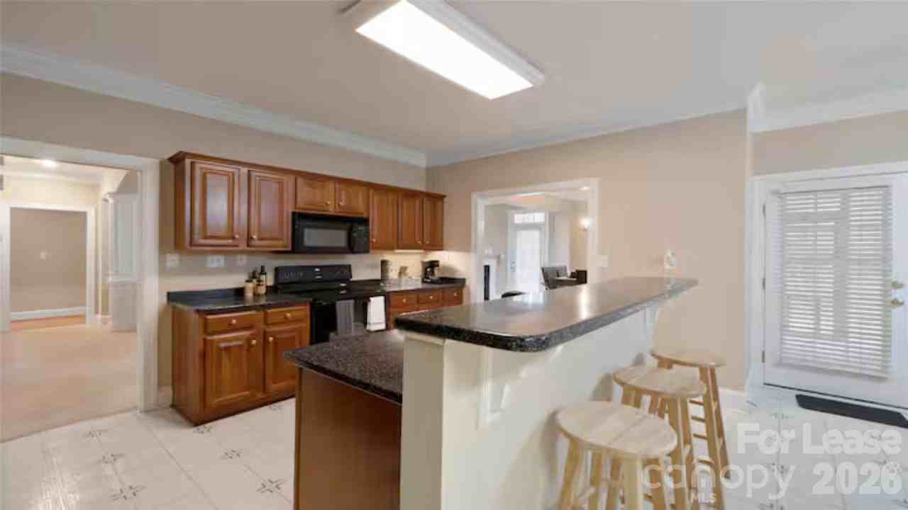2804 Wingfield Pl - Photo 4 of 7