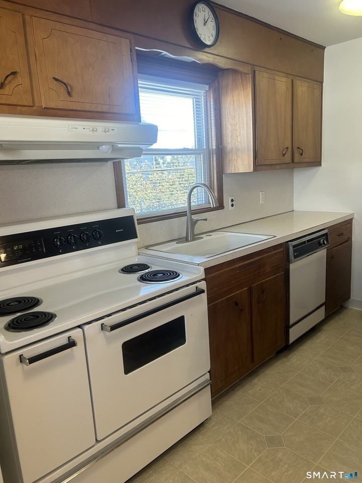 36 Charles St #2ndFL - Photo 3 of 10