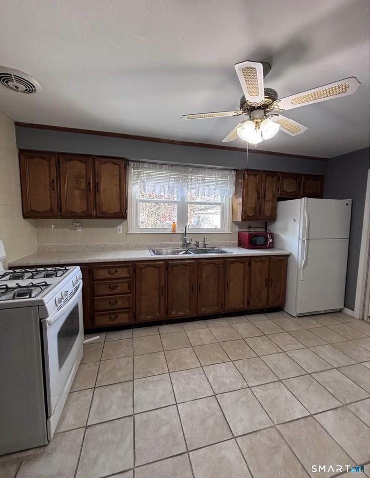 112 Harrington Ave - Photo 2 of 9