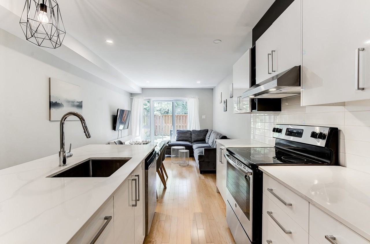4268 Rue De Brébeuf 102 - Photo 2 of 18