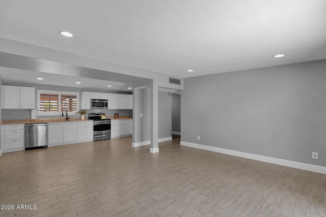 4916 E Amelia Ave - Photo 6 of 26