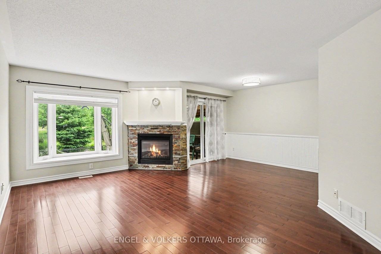 340 Forestbrook St - Photo 4 of 17