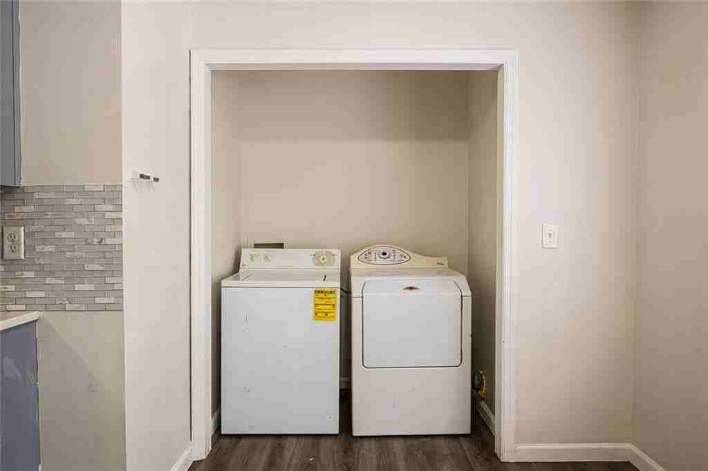 2100 Whitebluff Way - Photo 7 of 43