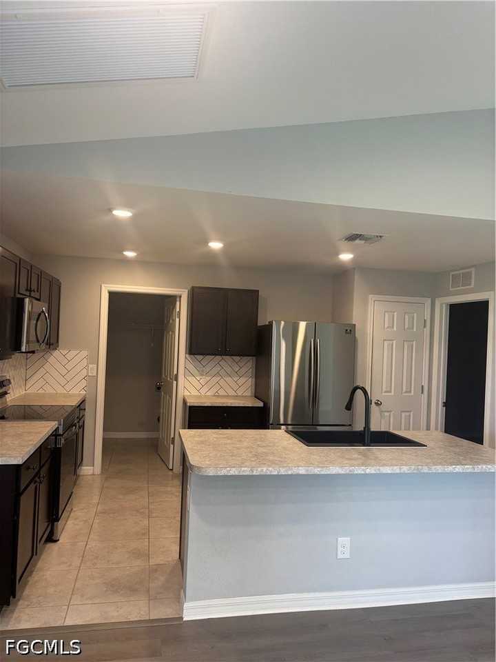 1143 Nw 4th Pl - Photo 6 of 7