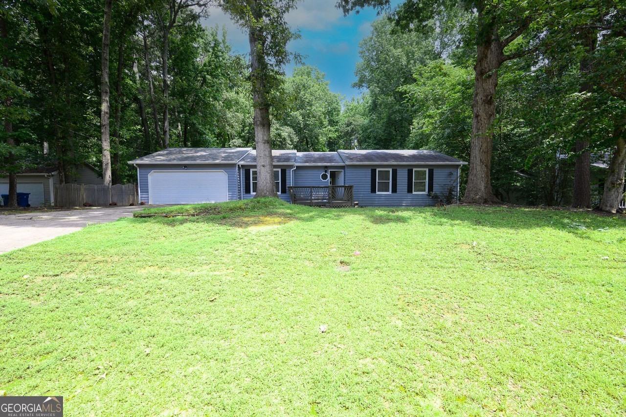 2100 Whitebluff Way - Photo 2 of 40