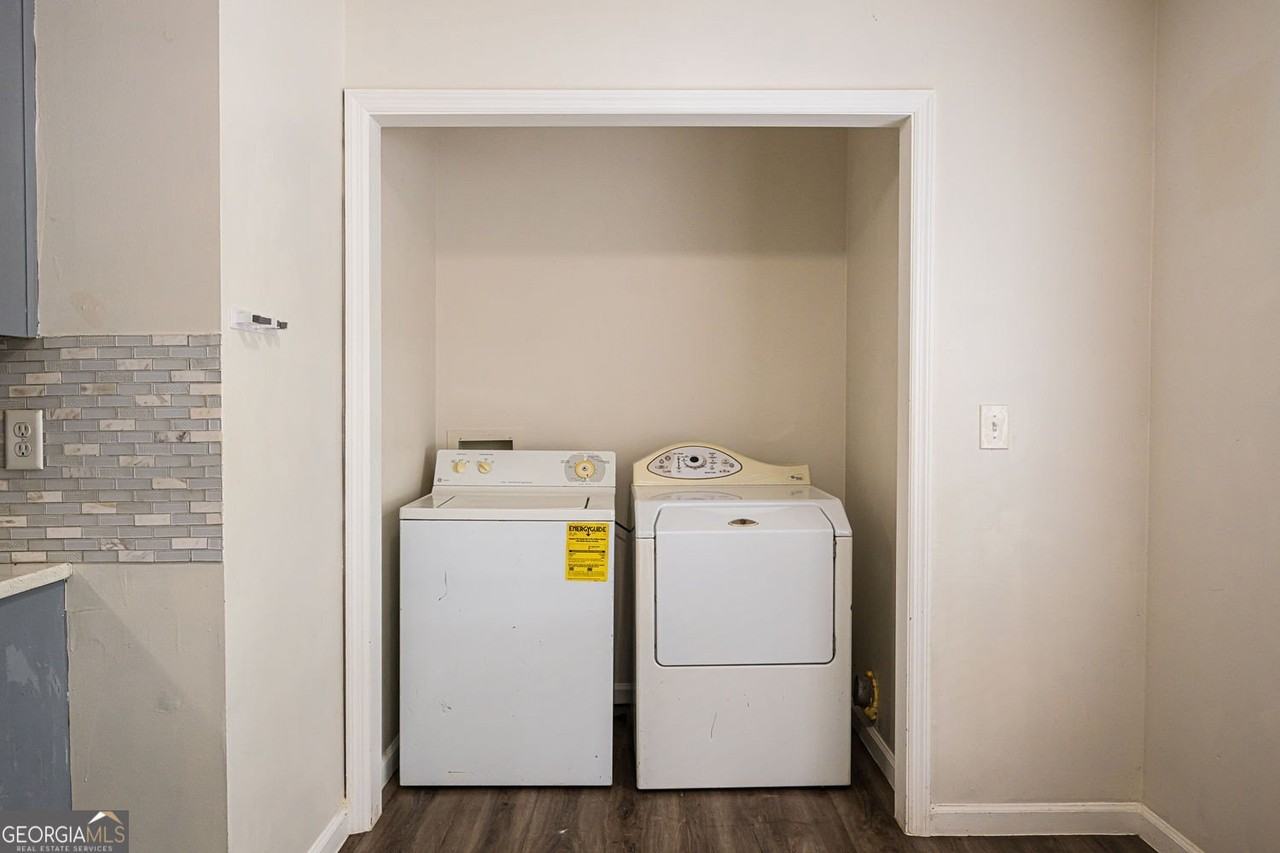 2100 Whitebluff Way - Photo 7 of 40
