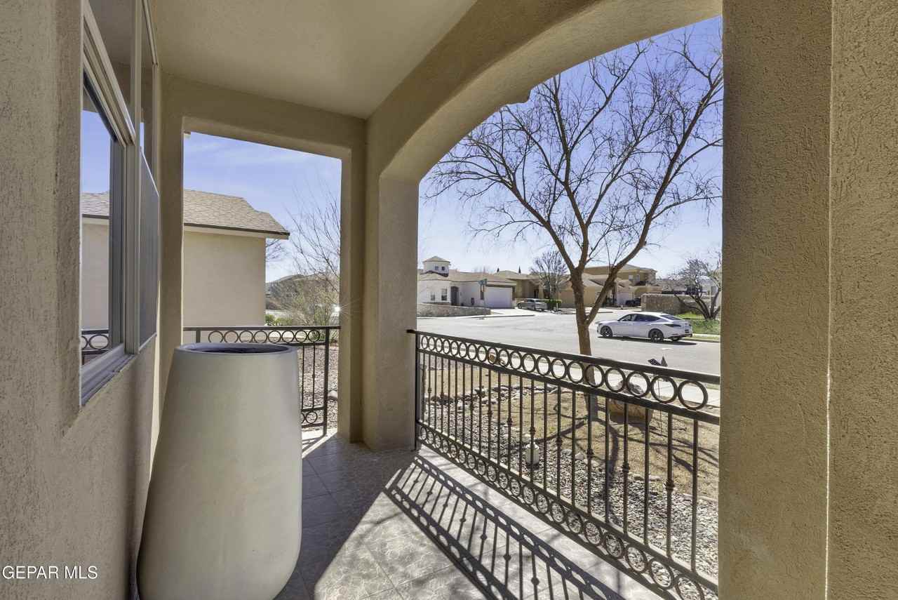 11512 Robert Lennox Dr - Photo 3 of 50