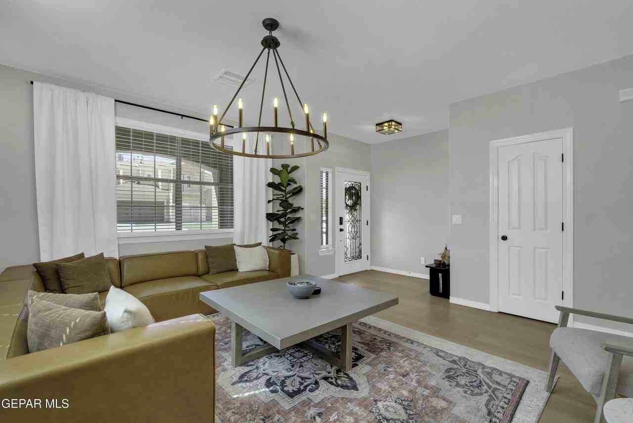 11512 Robert Lennox Dr - Photo 5 of 50