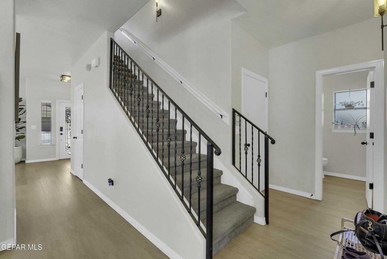 11512 Robert Lennox Dr - Photo 7 of 50
