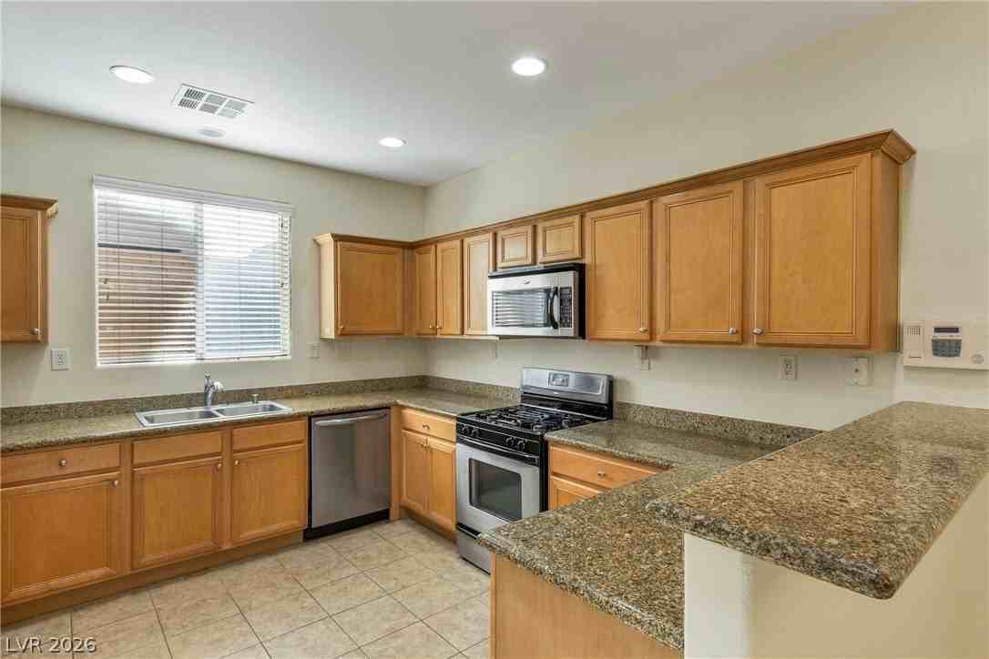 9027 Bold Venture Ct - Photo 7 of 30